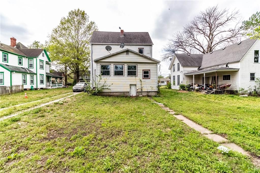 304 E Benton Street — photo 5