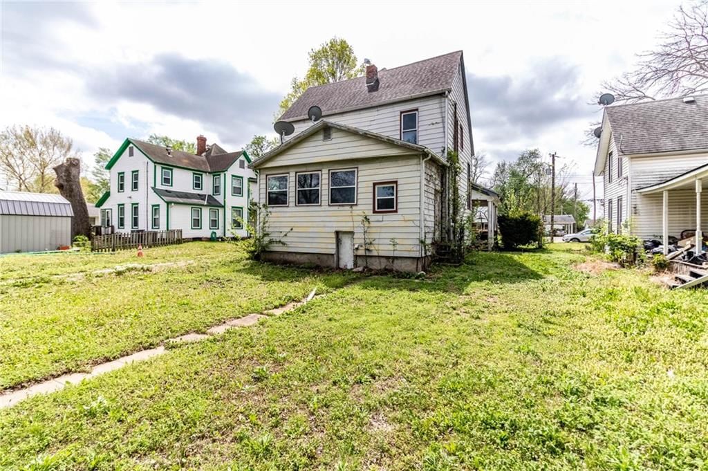 304 E Benton Street — photo 6