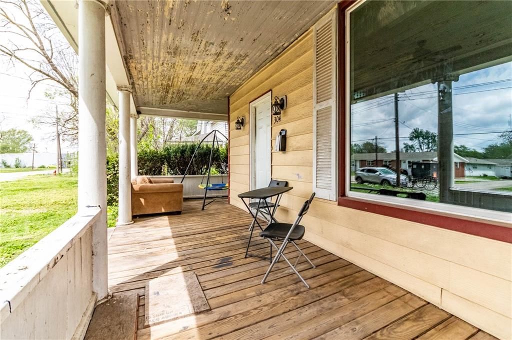 304 E Benton Street — photo 7