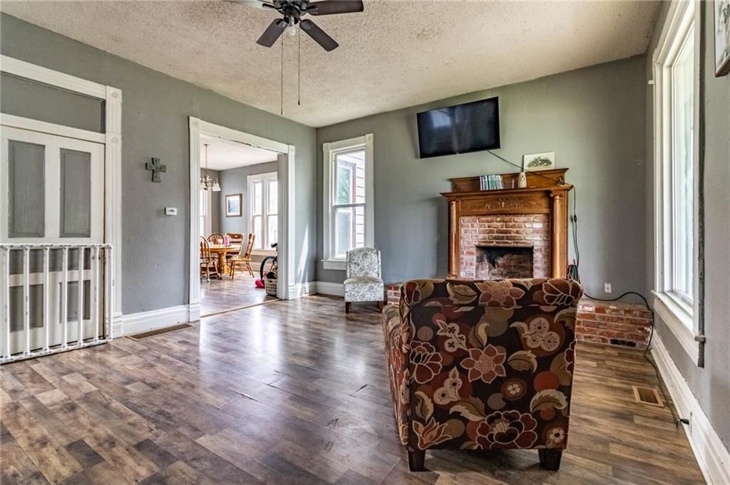 304 E Benton Street — photo 8
