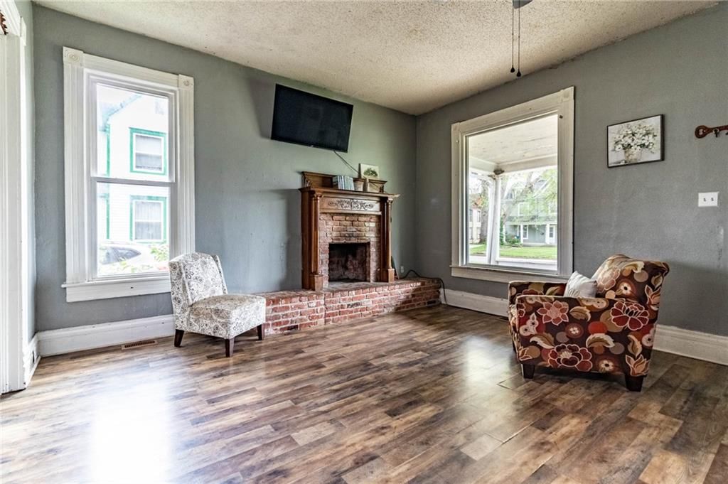 304 E Benton Street — photo 9