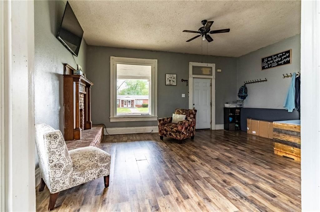 304 E Benton Street — photo 10