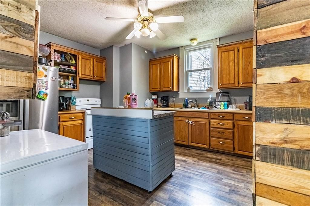 304 E Benton Street — photo 14