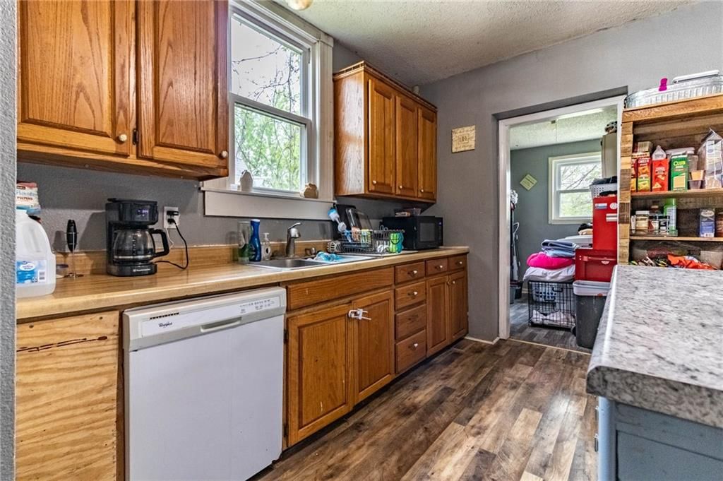 304 E Benton Street — photo 15