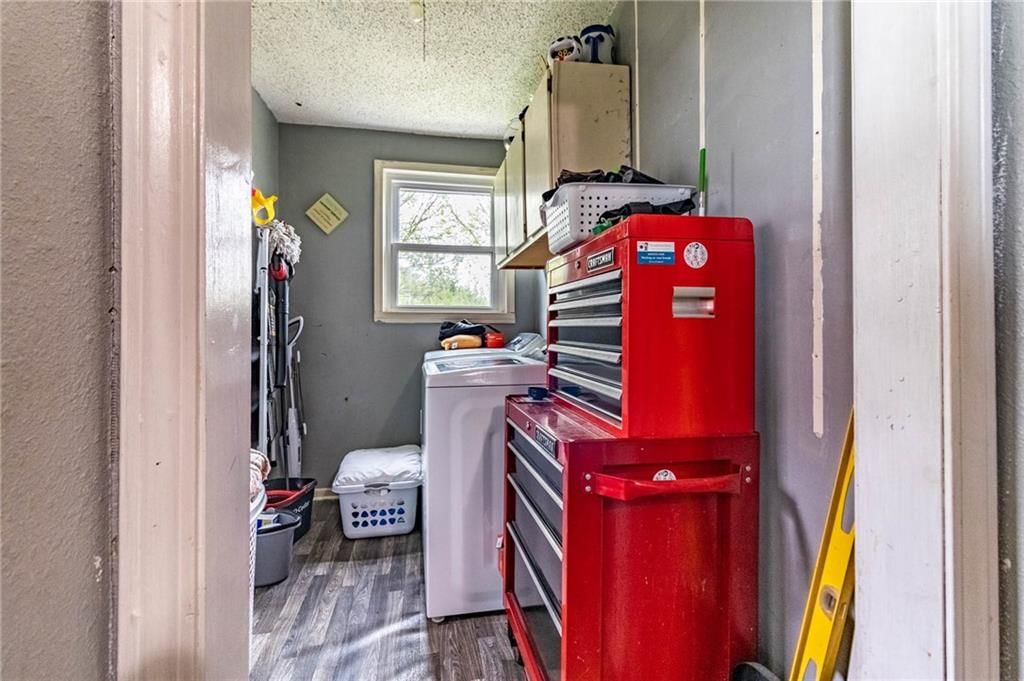 304 E Benton Street — photo 17