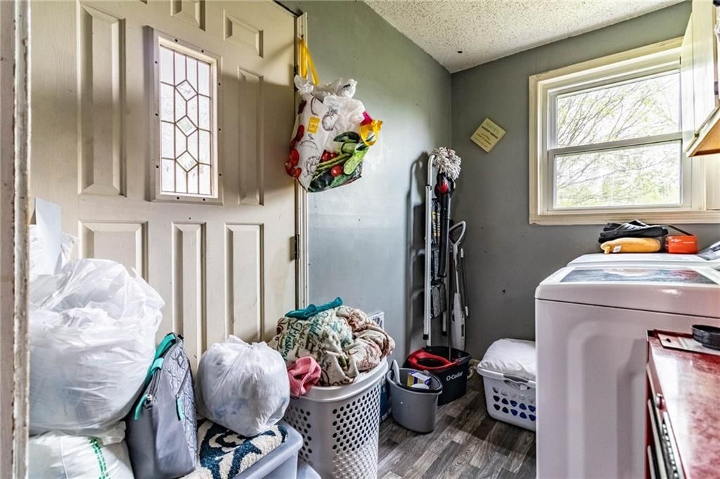 304 E Benton Street — photo 18