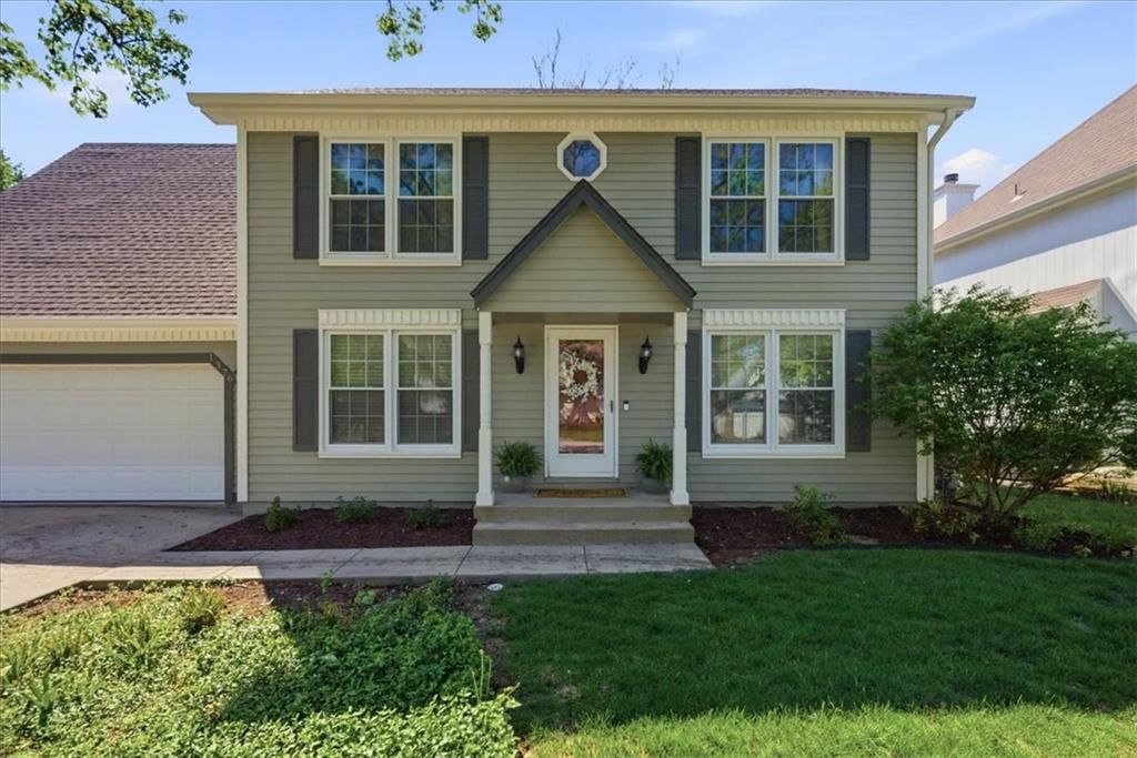 1376 E 154th Terrace, Olathe, KS