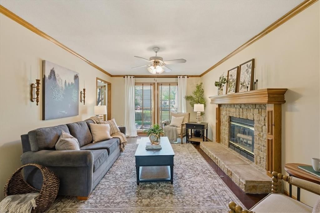 1376 E 154th Terrace — photo 4