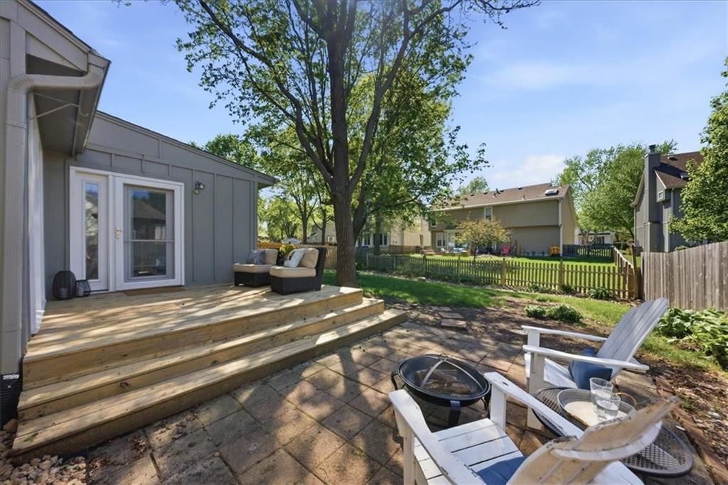 1376 E 154th Terrace — photo 32