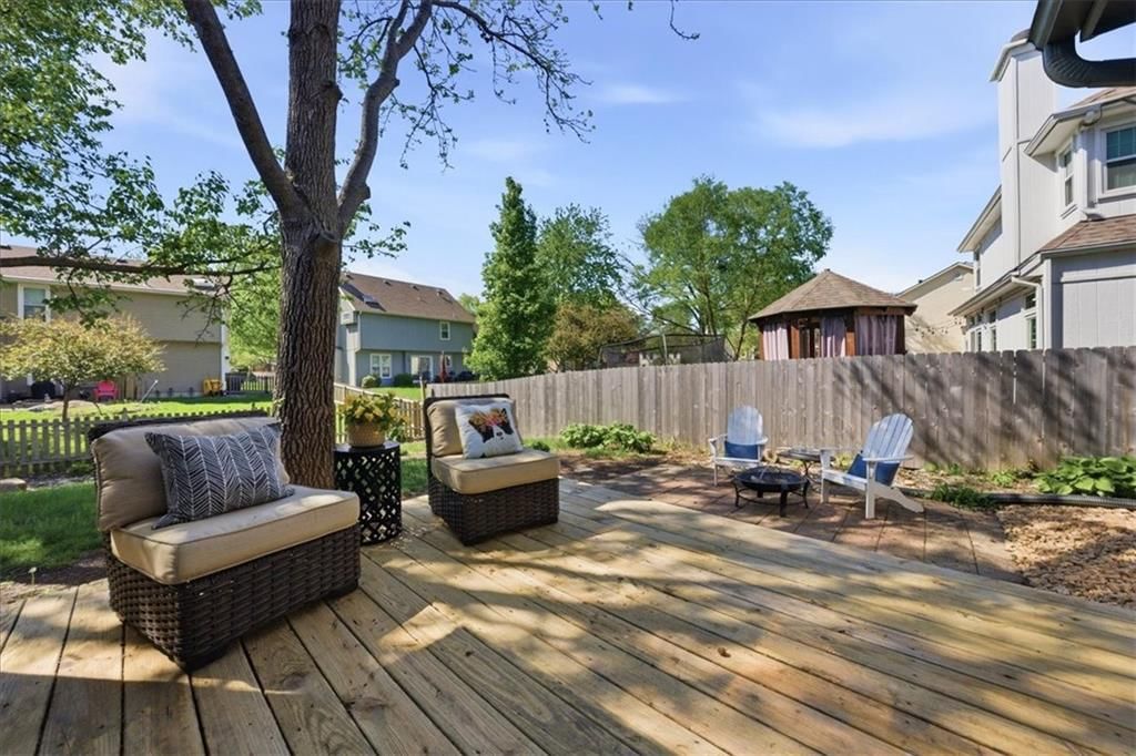1376 E 154th Terrace — photo 33