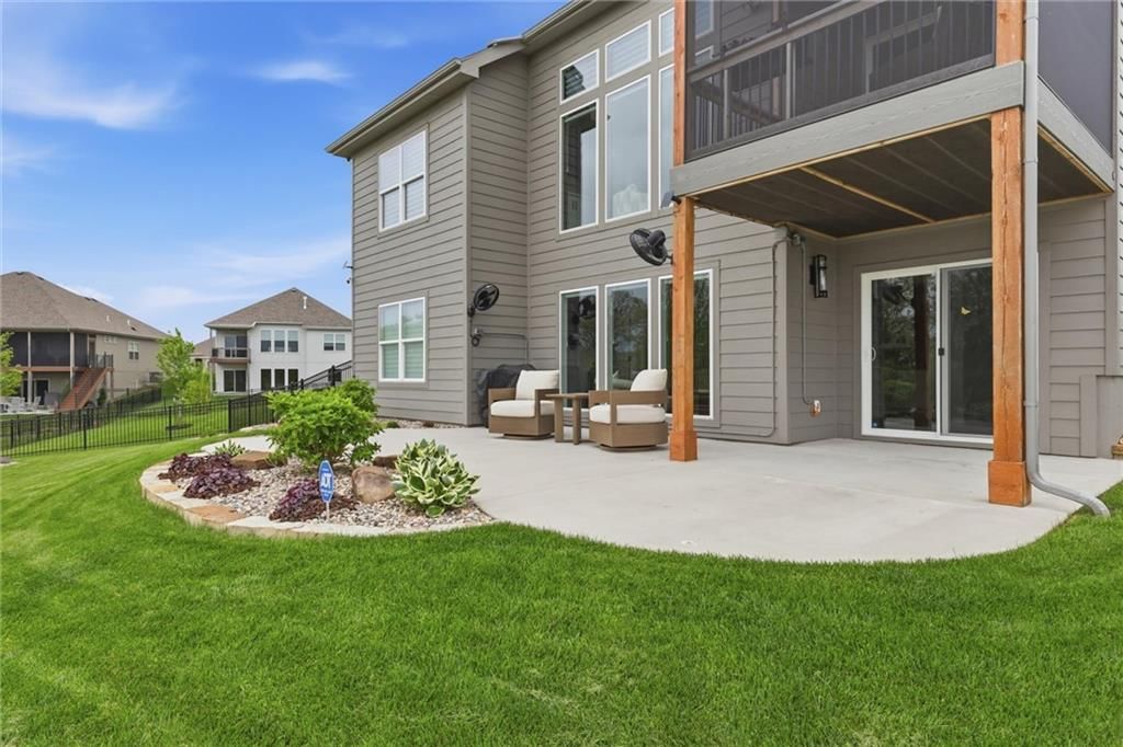 10745 N Bell Street — photo 32