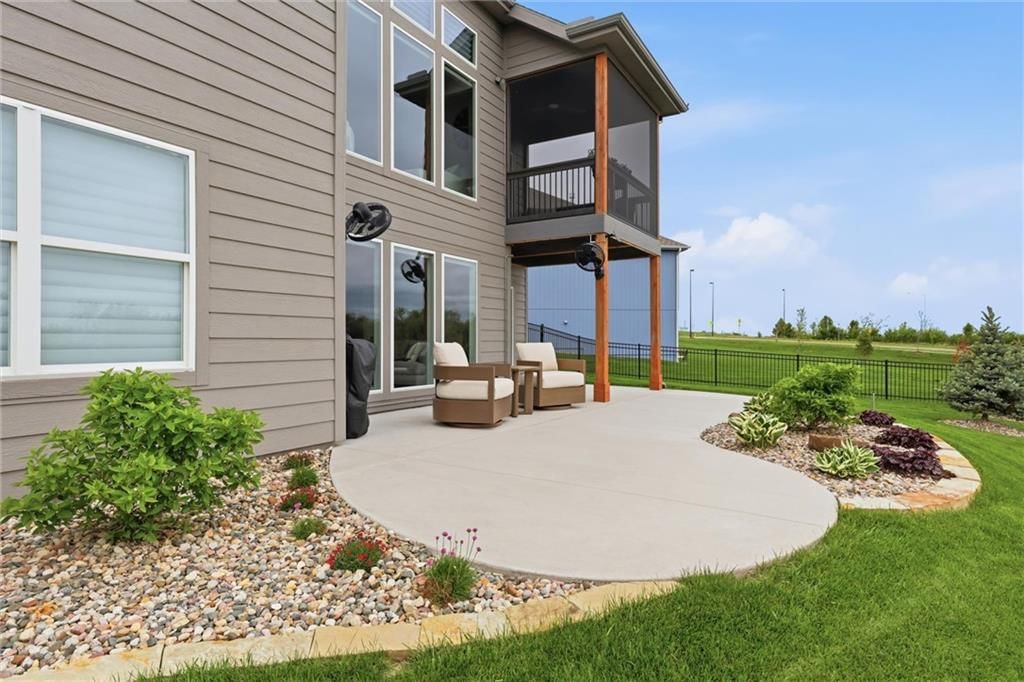 10745 N Bell Street — photo 33