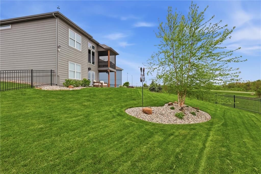 10745 N Bell Street — photo 34