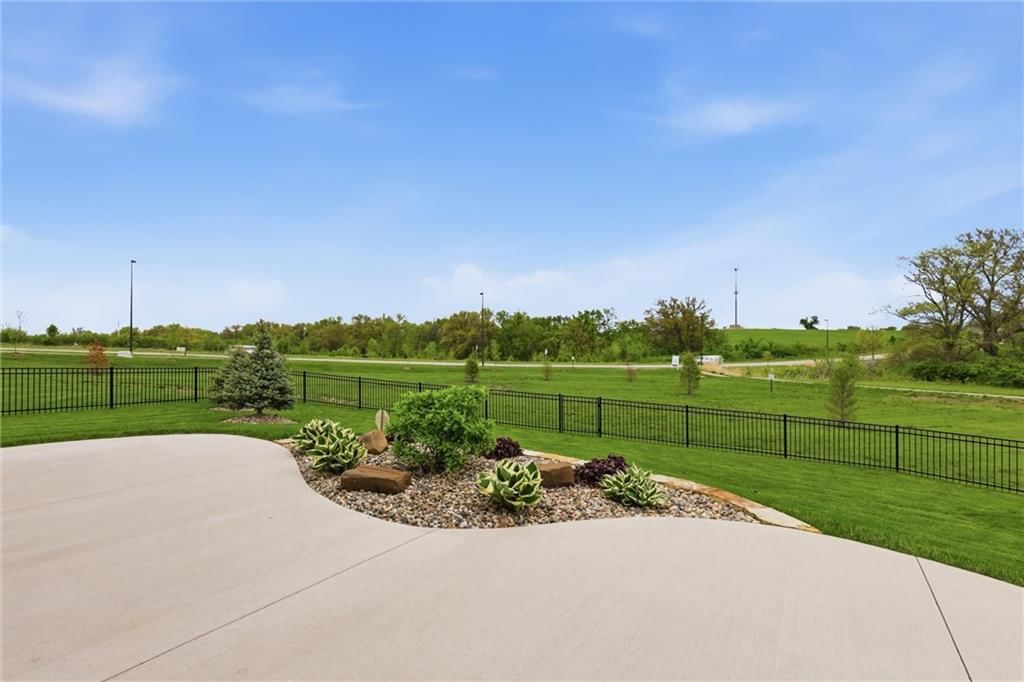 10745 N Bell Street — photo 35
