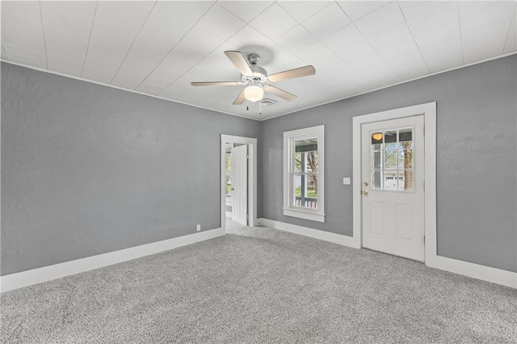 304 E Shawnee Street — photo 7