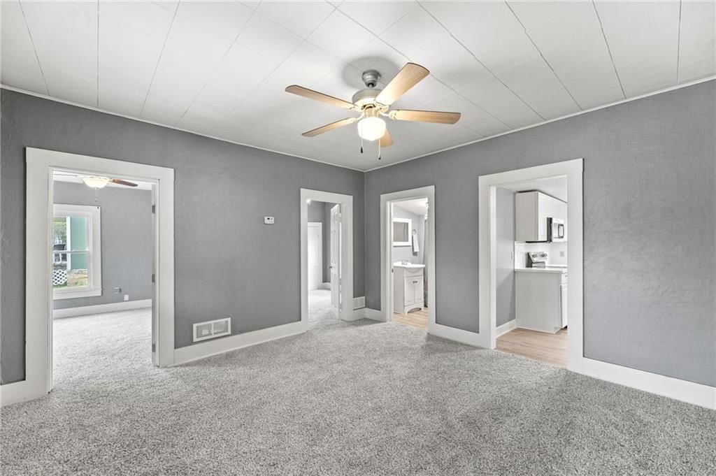 304 E Shawnee Street — photo 8