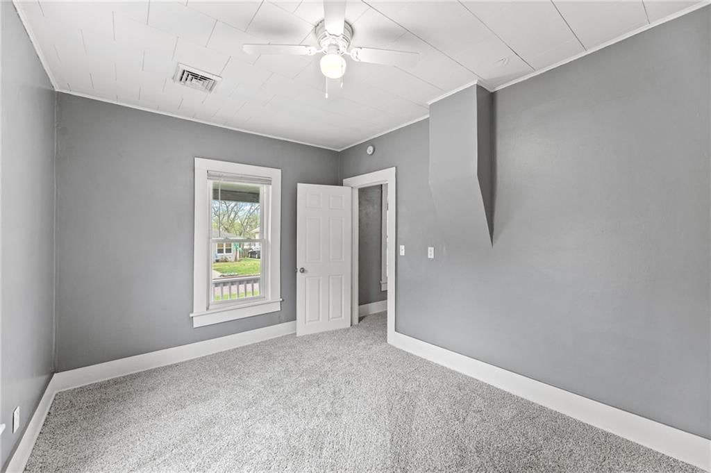 304 E Shawnee Street — photo 18