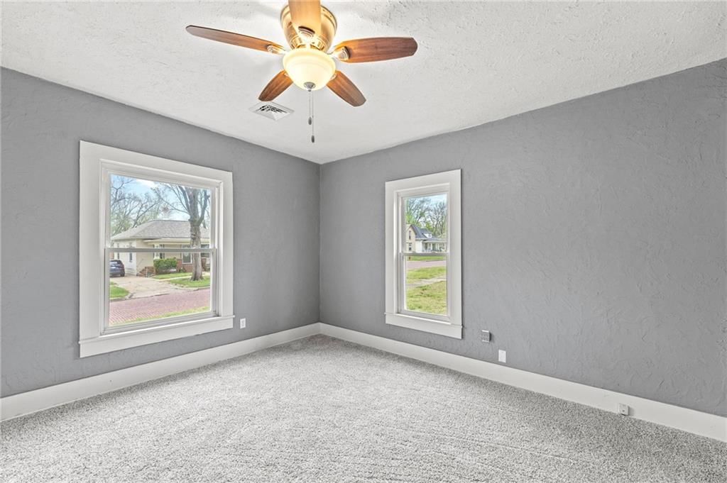 304 E Shawnee Street — photo 19