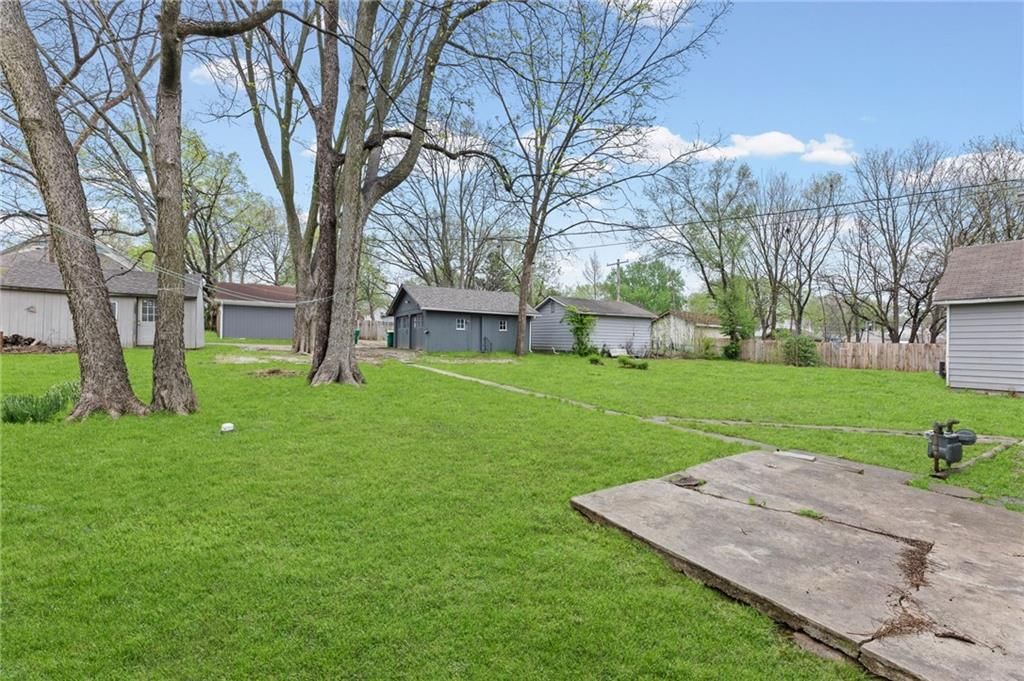 304 E Shawnee Street — photo 28