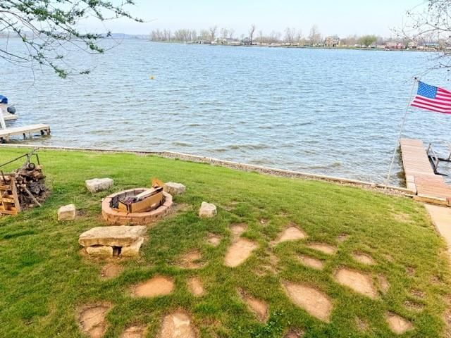 360 Lakeshore Drive — photo 2