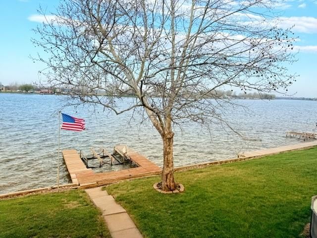 360 Lakeshore Drive — photo 3
