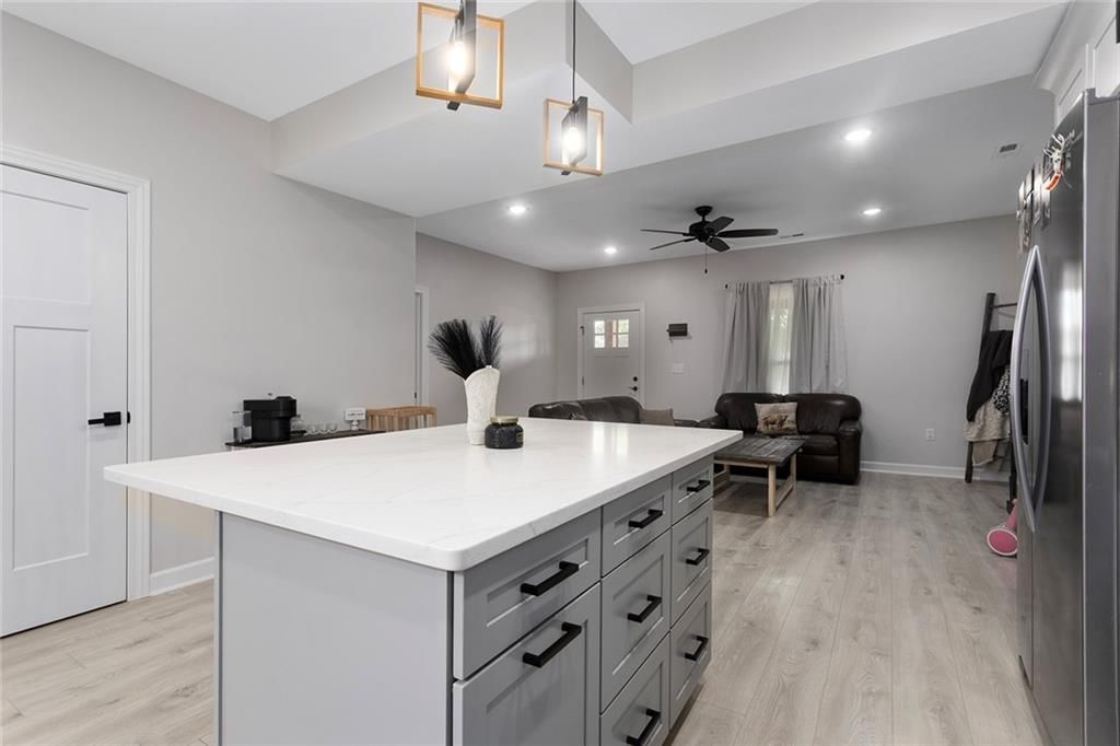 10 W Broadway Street — photo 9