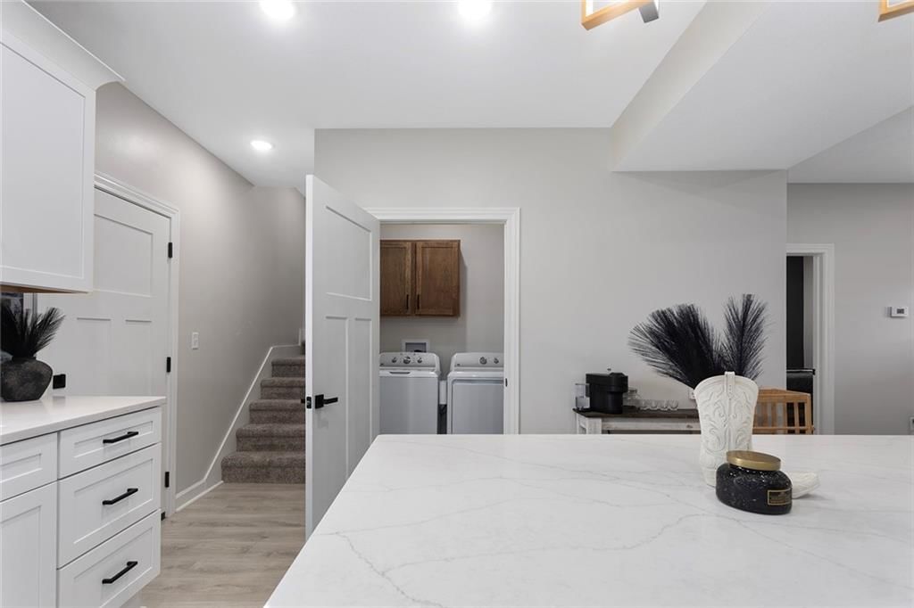 10 W Broadway Street — photo 10