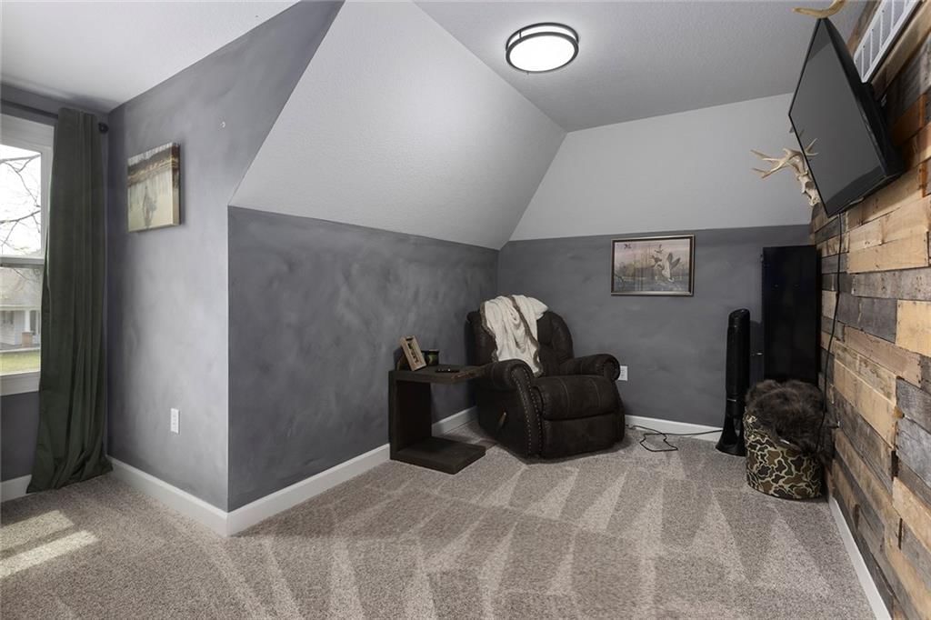 10 W Broadway Street — photo 23