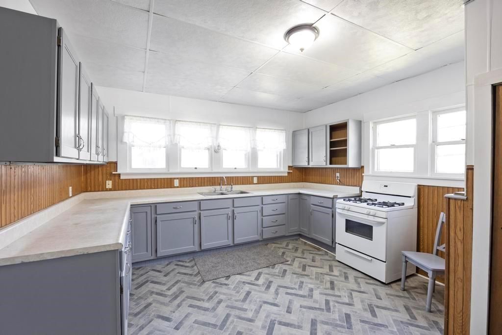212 S Holbrook Street — photo 8