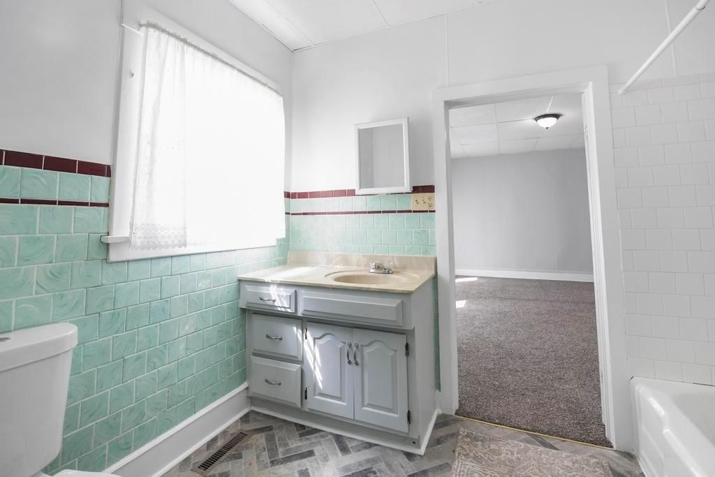 212 S Holbrook Street — photo 14