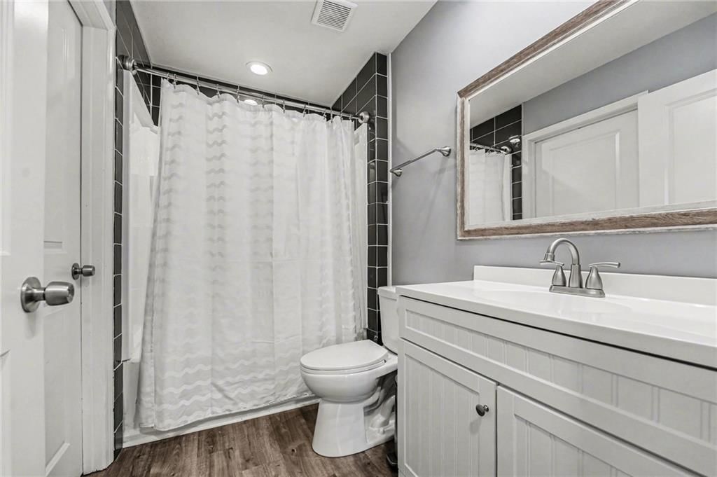 9710 N Conant Avenue — photo 13