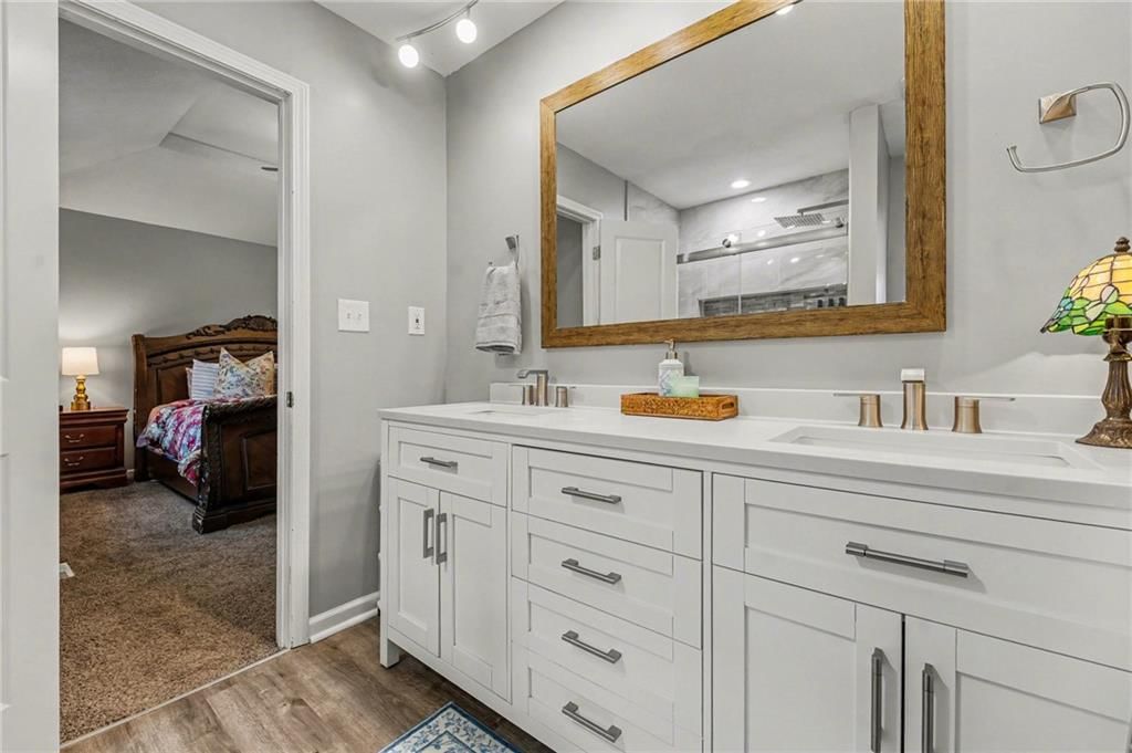 9710 N Conant Avenue — photo 18