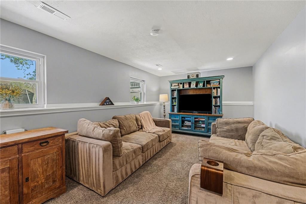 9710 N Conant Avenue — photo 20