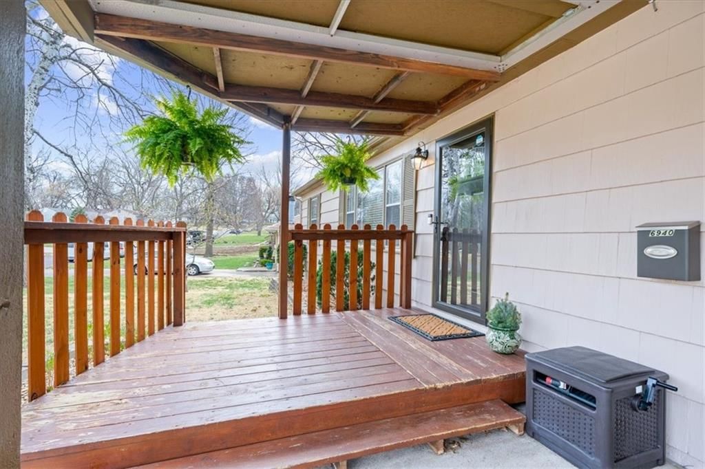 6940 MACKEY Street — photo 4