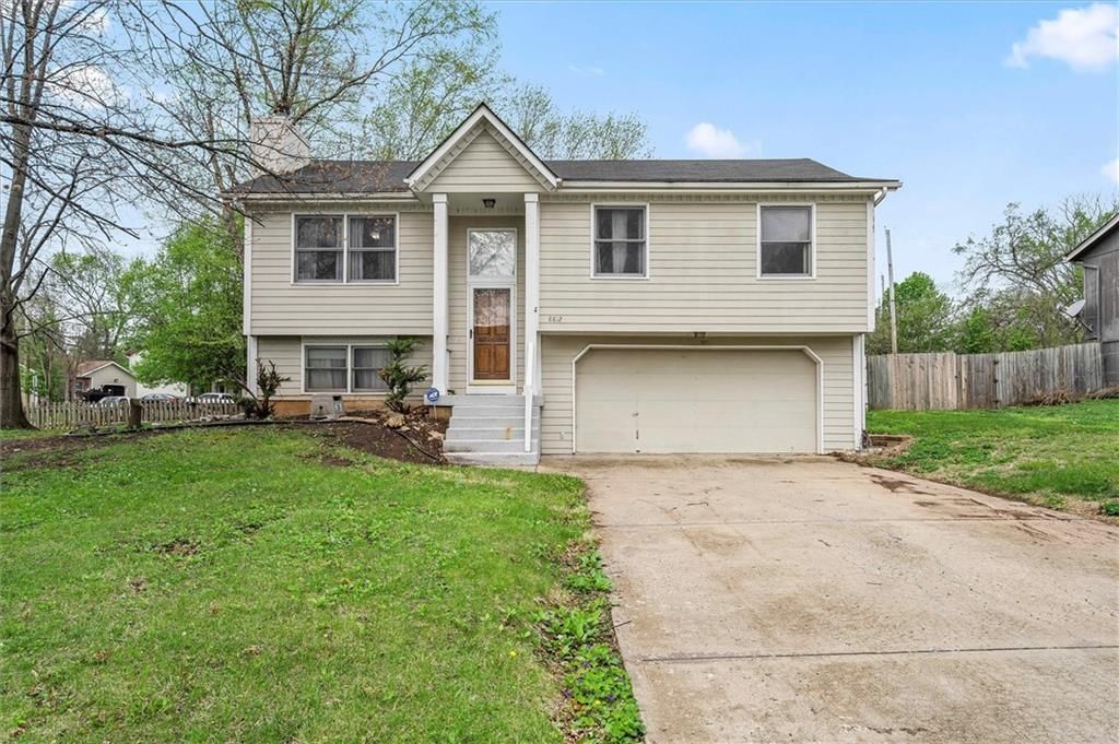 8812 Golden Lane, De Soto, KS