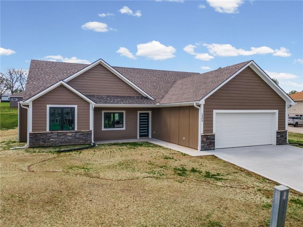 1303 W Concord Drive — photo 4