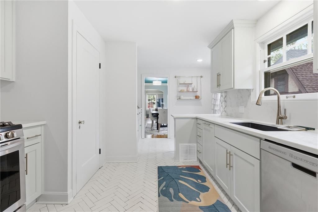 4830 Mercier Street — photo 12