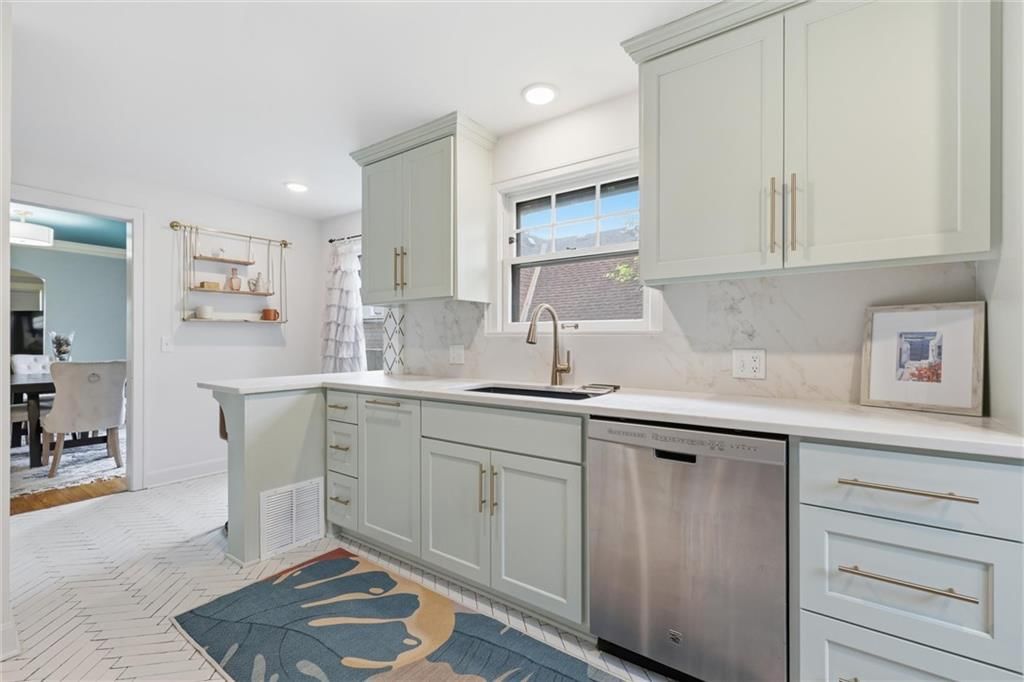 4830 Mercier Street — photo 13