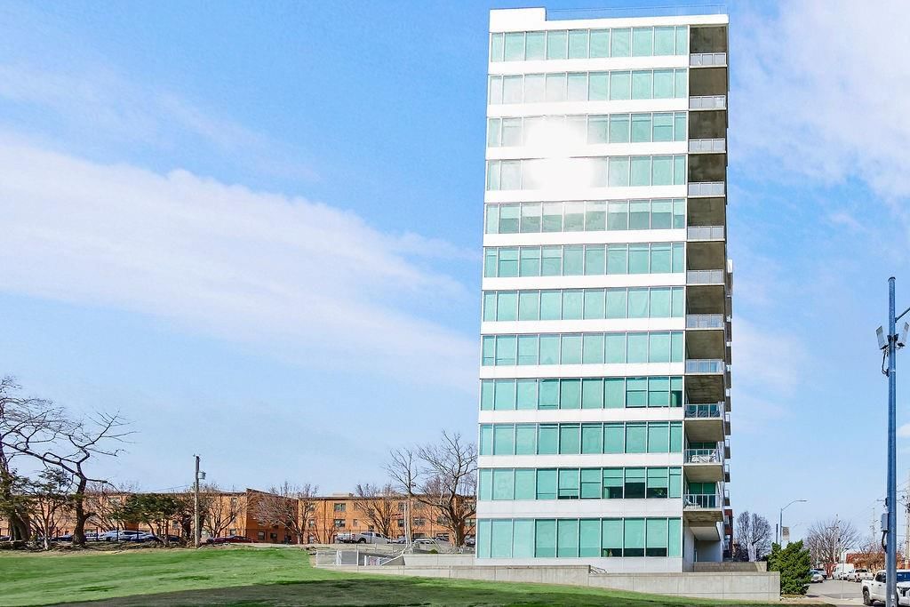 4646 Broadway Boulevard — photo 1