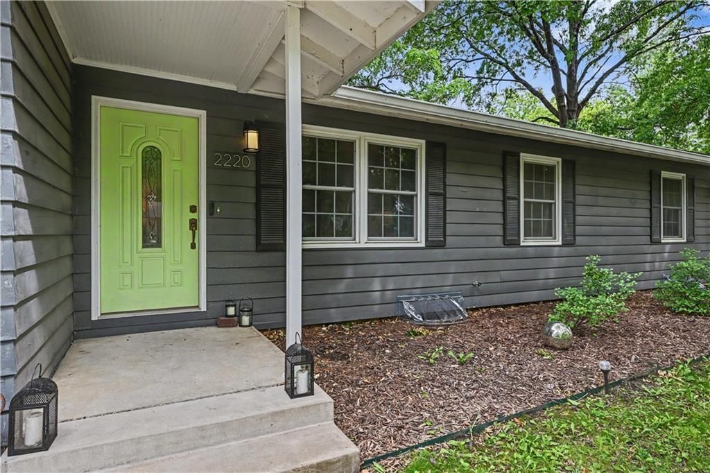 2220 Learnard Avenue — photo 1