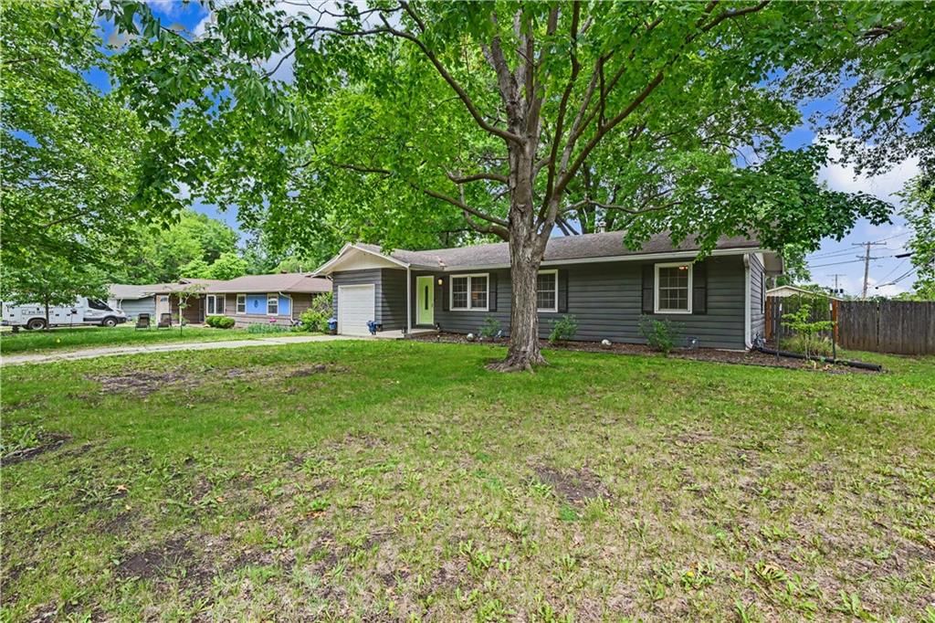 2220 Learnard Avenue — photo 2