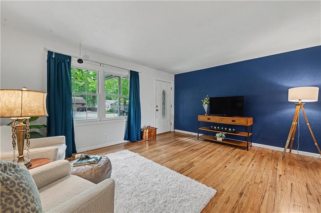 2220 Learnard Avenue — photo 4