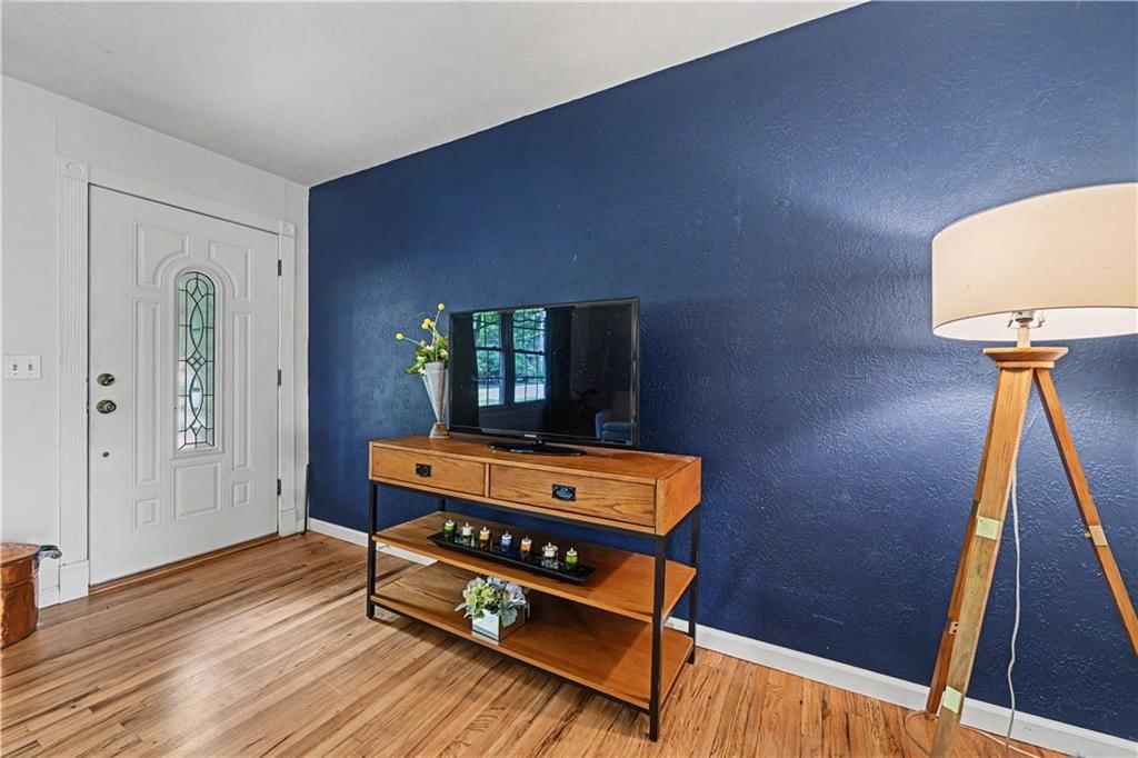 2220 Learnard Avenue — photo 7