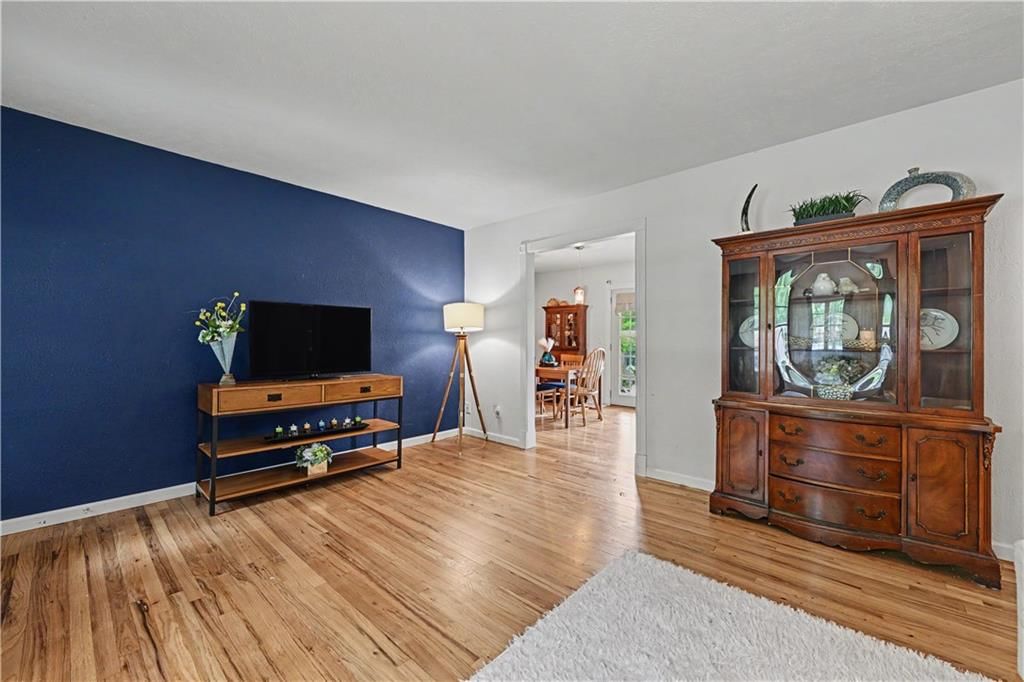 2220 Learnard Avenue — photo 8