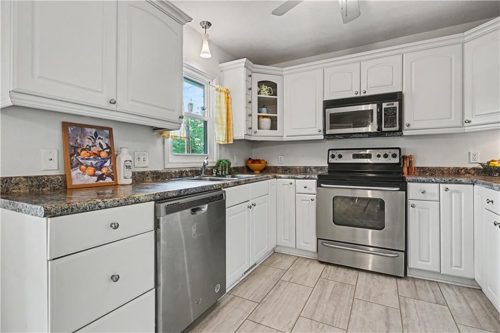 2220 Learnard Avenue — photo 13