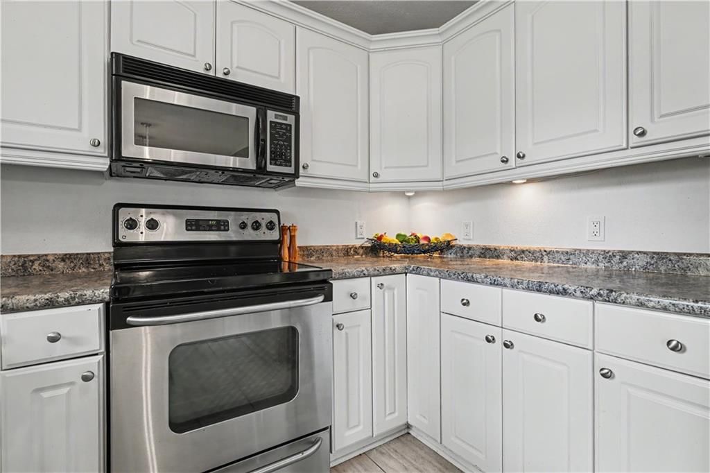 2220 Learnard Avenue — photo 14