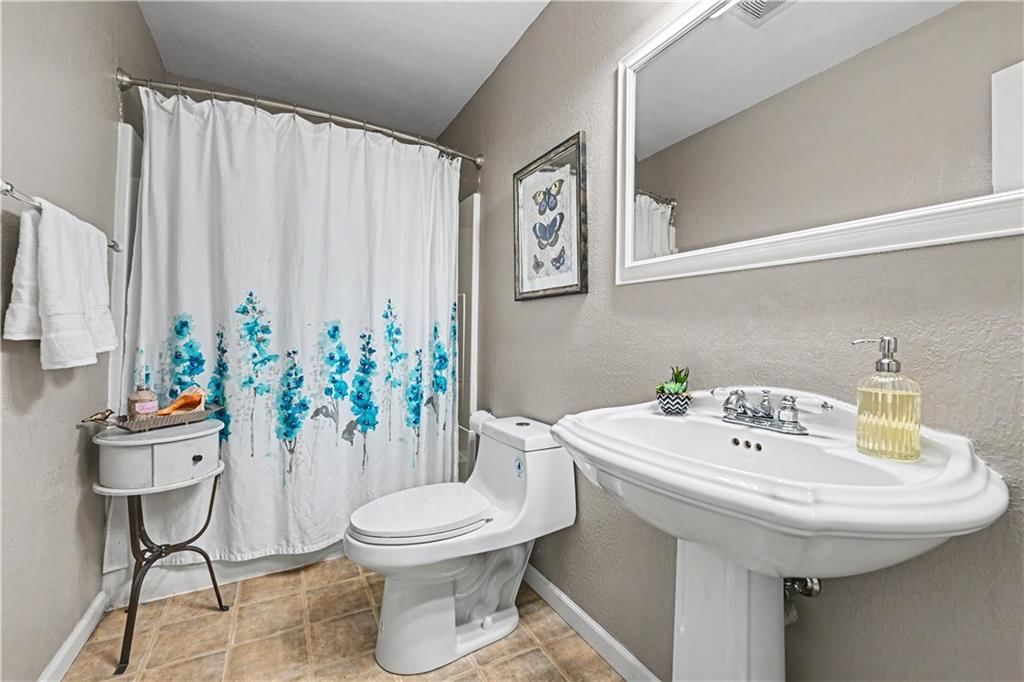2220 Learnard Avenue — photo 22