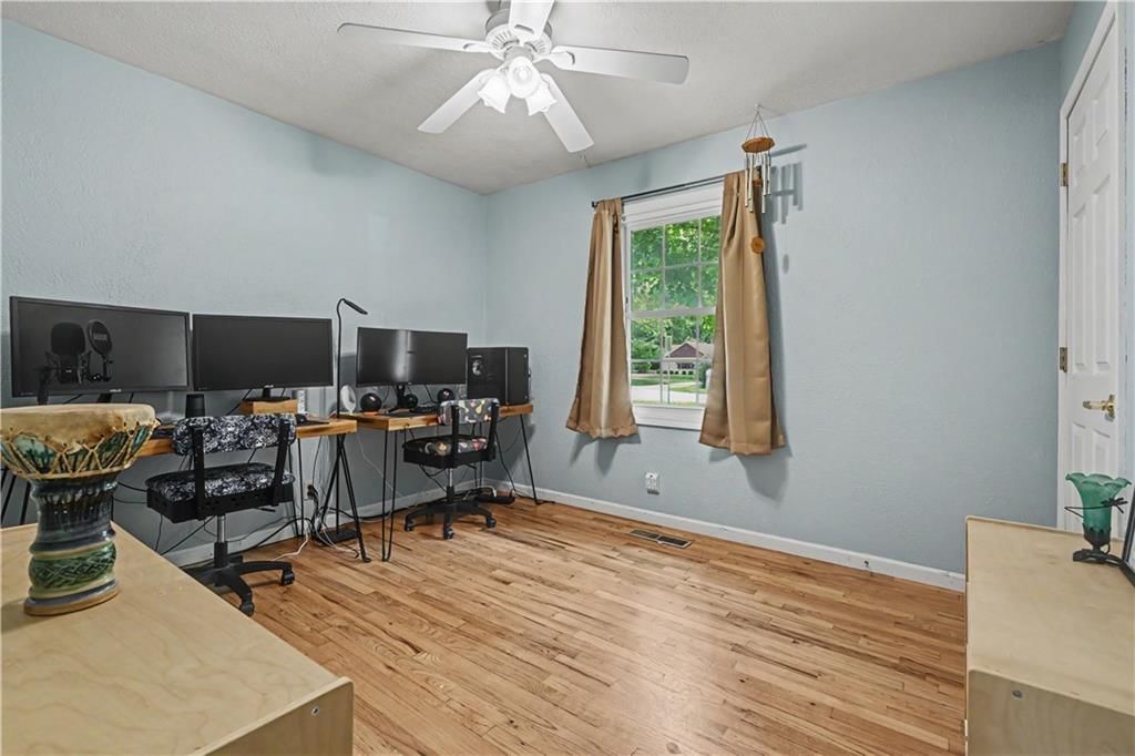 2220 Learnard Avenue — photo 23