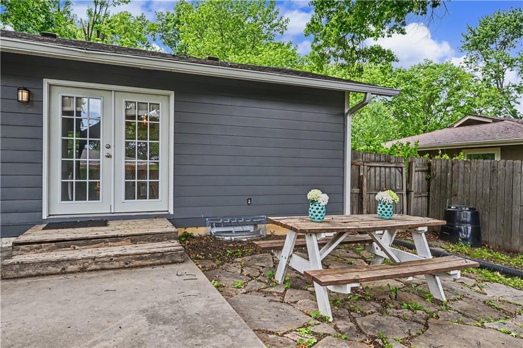 2220 Learnard Avenue — photo 29