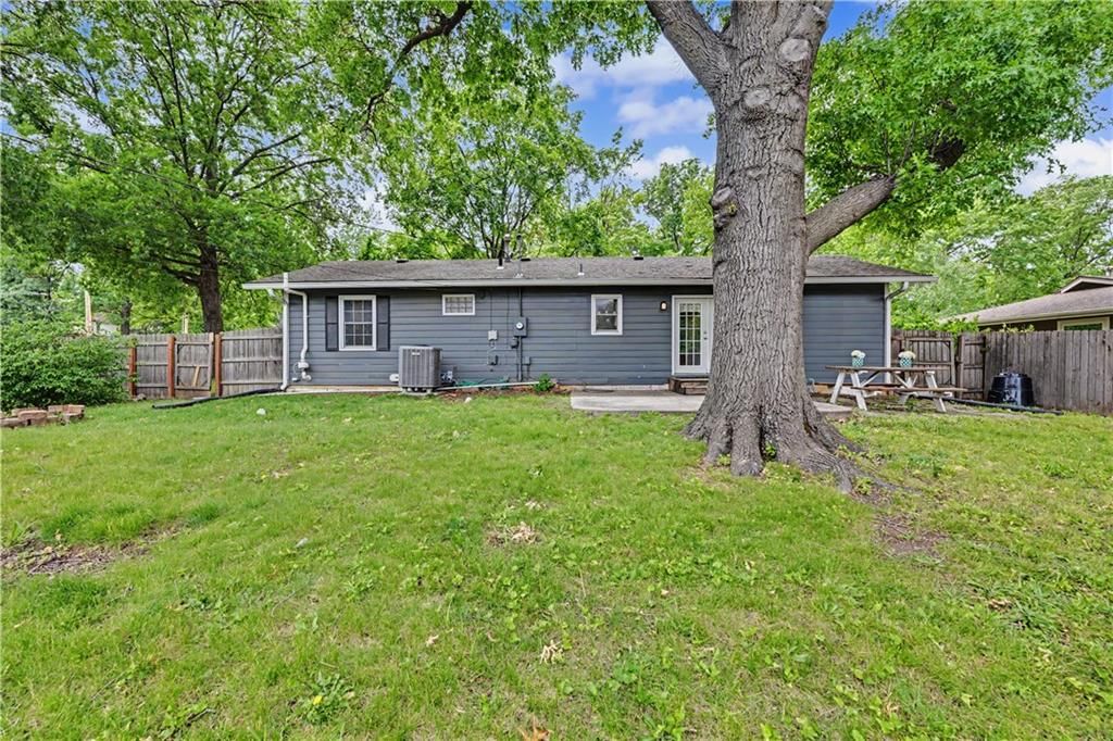 2220 Learnard Avenue — photo 31